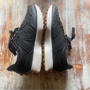 New Balance 327 black leather sneaker